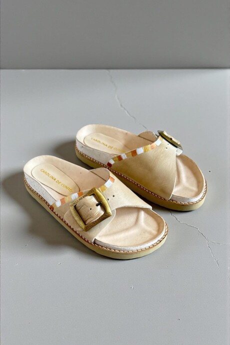 Sandalia KIRA Natural Línea Ottenta Con Arte Sandalia KIRA Natural Línea Ottenta Con Arte