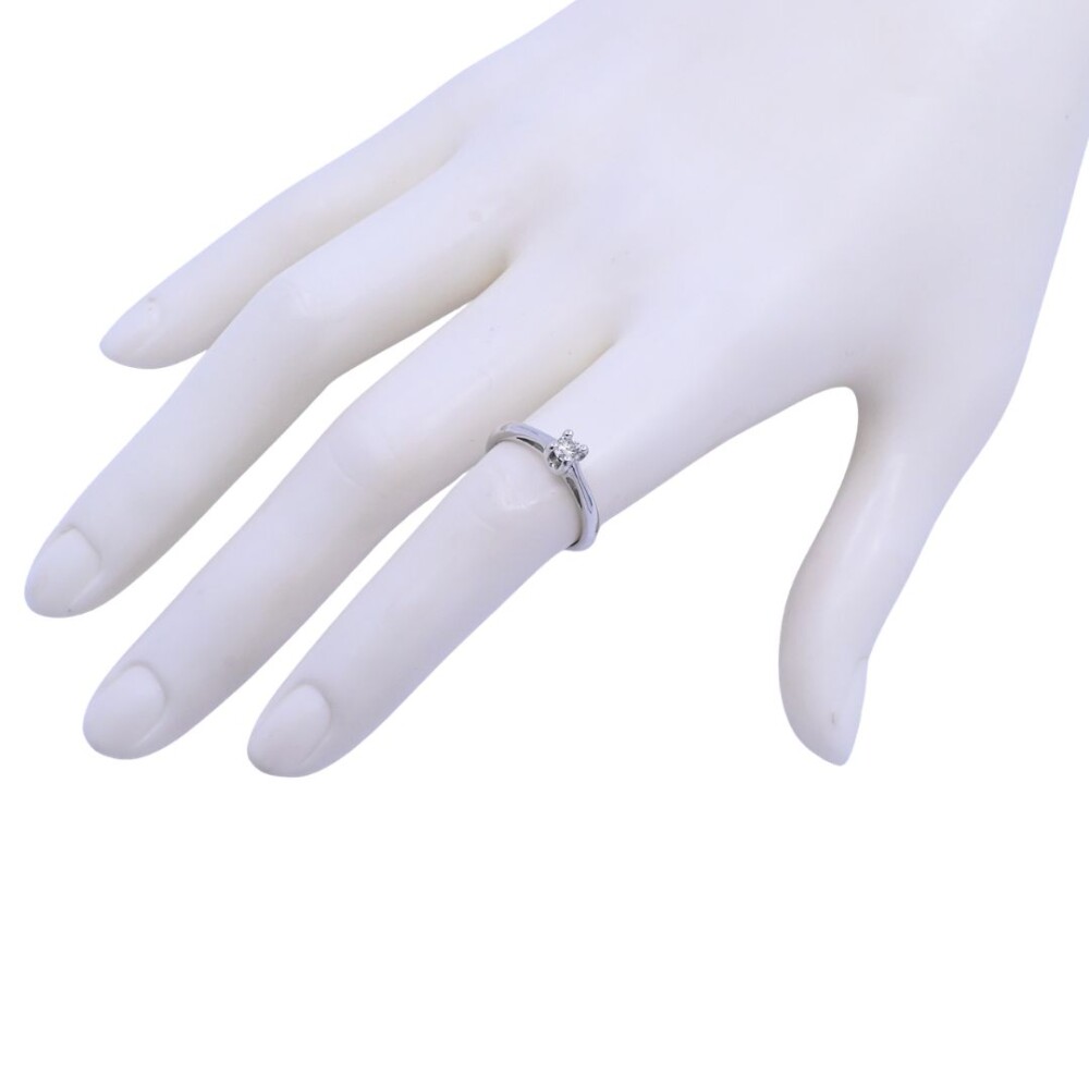 Solitario 18 k blanco con brillante engarce 4 puntas. Solitario 18 k blanco con brillante engarce 4 puntas.