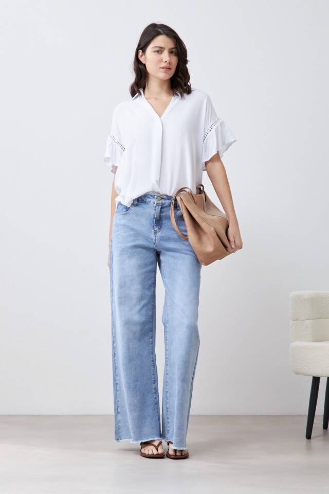 Blusa con volado blanco