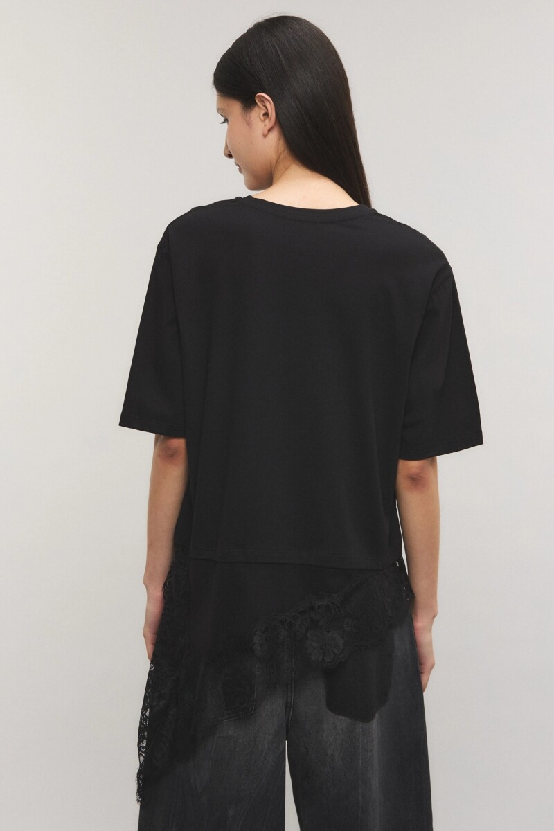 REMERA LACE Negro