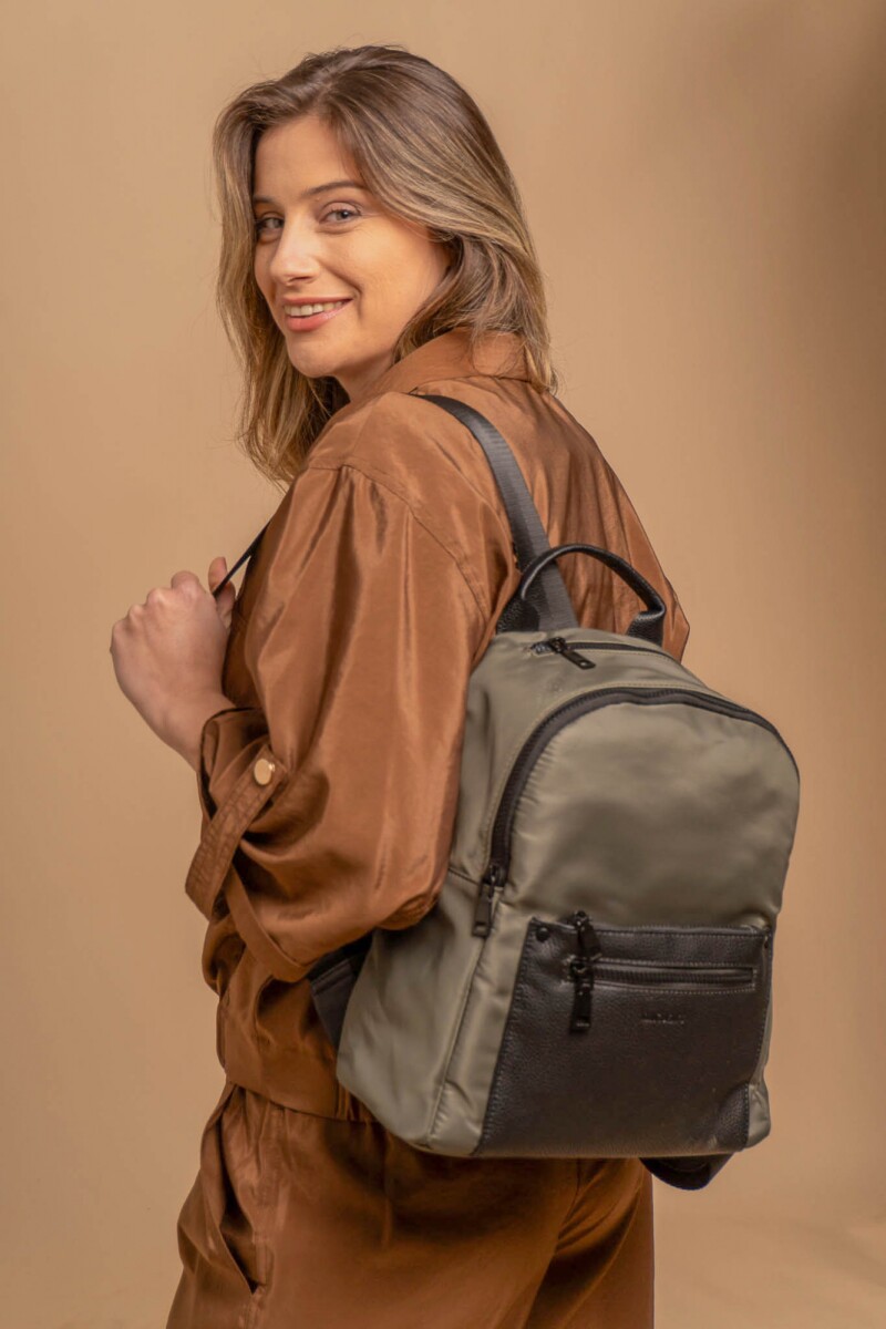 MOCHILA ORQUIDIA - VERDE MILITAR 