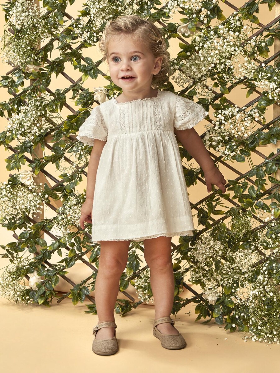 Vestido Con Jaretas Y Tiras Bordadas Blanco