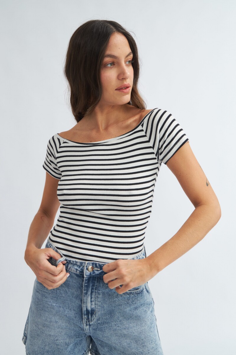 Remera off shoulder mangas cortas BLANCO Y NEGRO