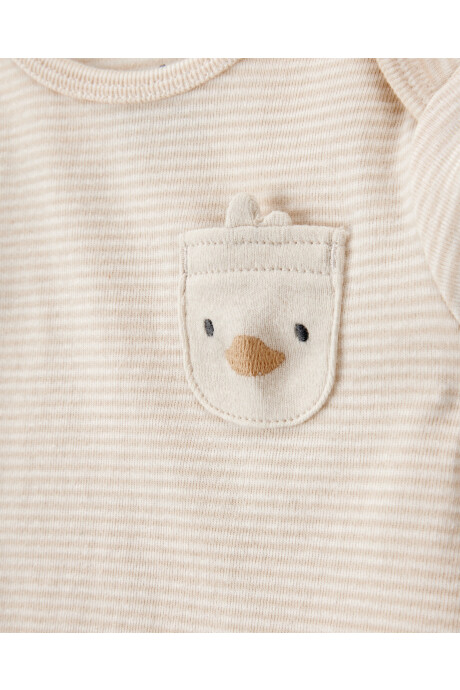 Set cuatro piezas de algodón, pantalón, remera, gorro y medias Set cuatro piezas de algodón, pantalón, remera, gorro y medias