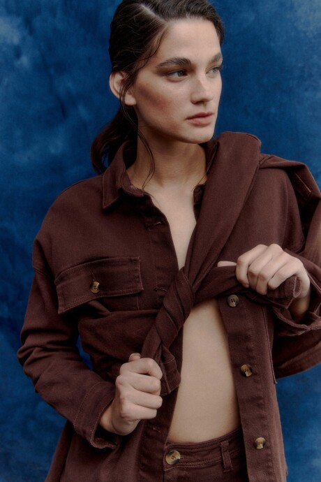 Sobrecamisa oversize con bolsillos chocolate