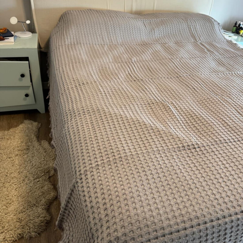Manta tejida para sillón y cama gris 180 x 230 cm