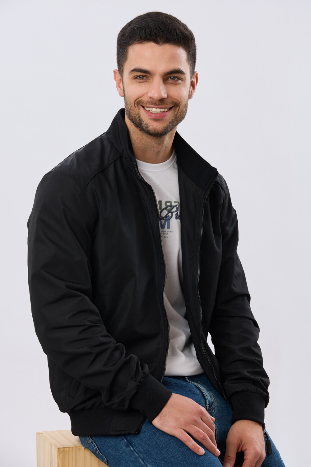 CAMPERA LIVIANA DE NYLON Negro