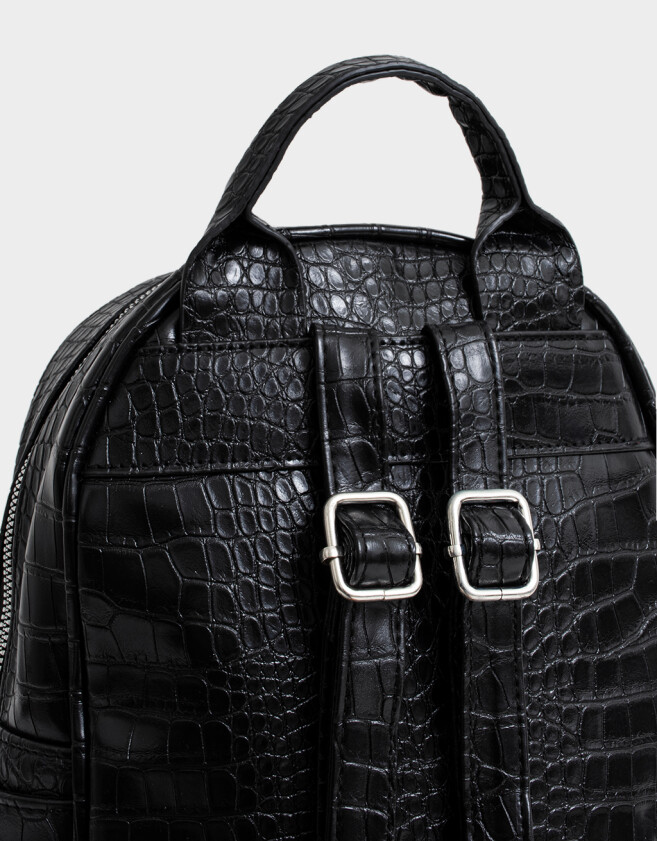 Mochilas Urbanas Mochila Efecto Croco Con Charm - Negro