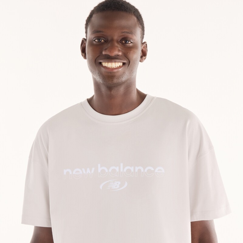 Remera New Balance de Hombre - Trackside - MT6279IZGYM CHARCOAL GREY