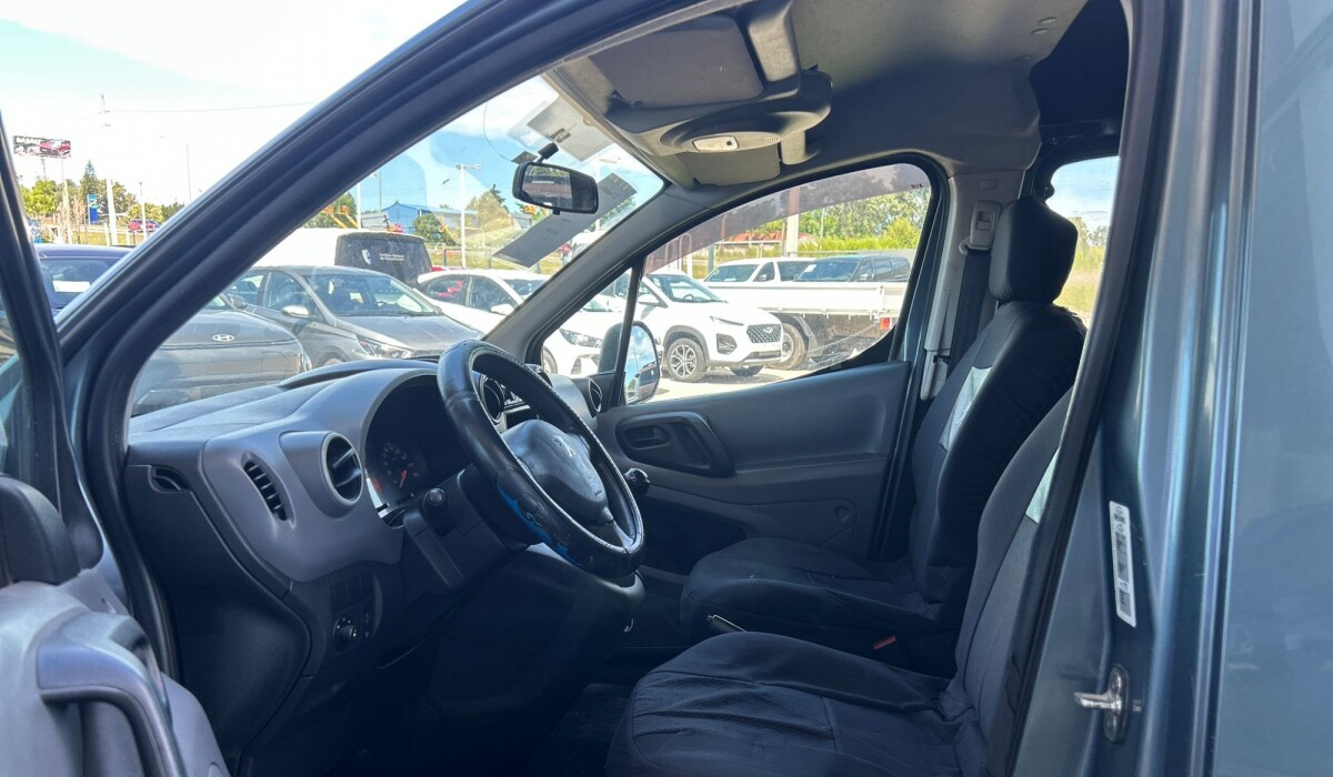 Peugeot Partner B9 5 Plz. 2010 1.6 Peugeot Partner B9 5 Plz. 2010 1.6