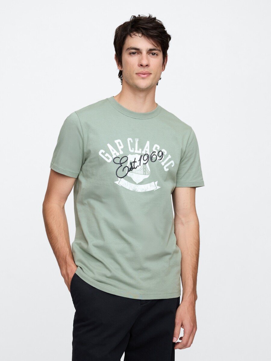 Remera Gráfico Logo Gap Hombre - Gasoline Green 