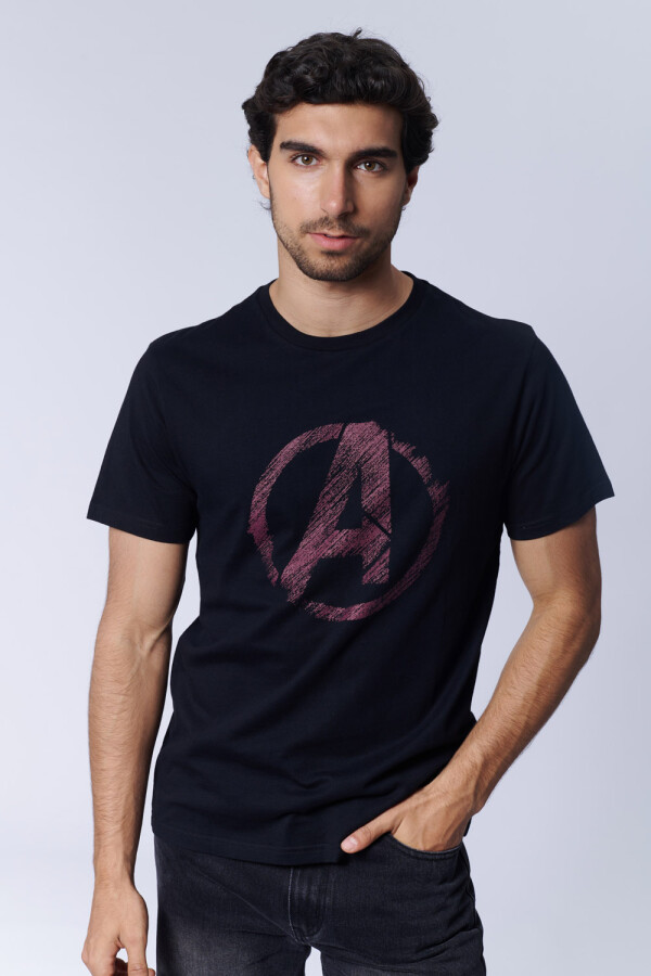 Remera Avengers Negra