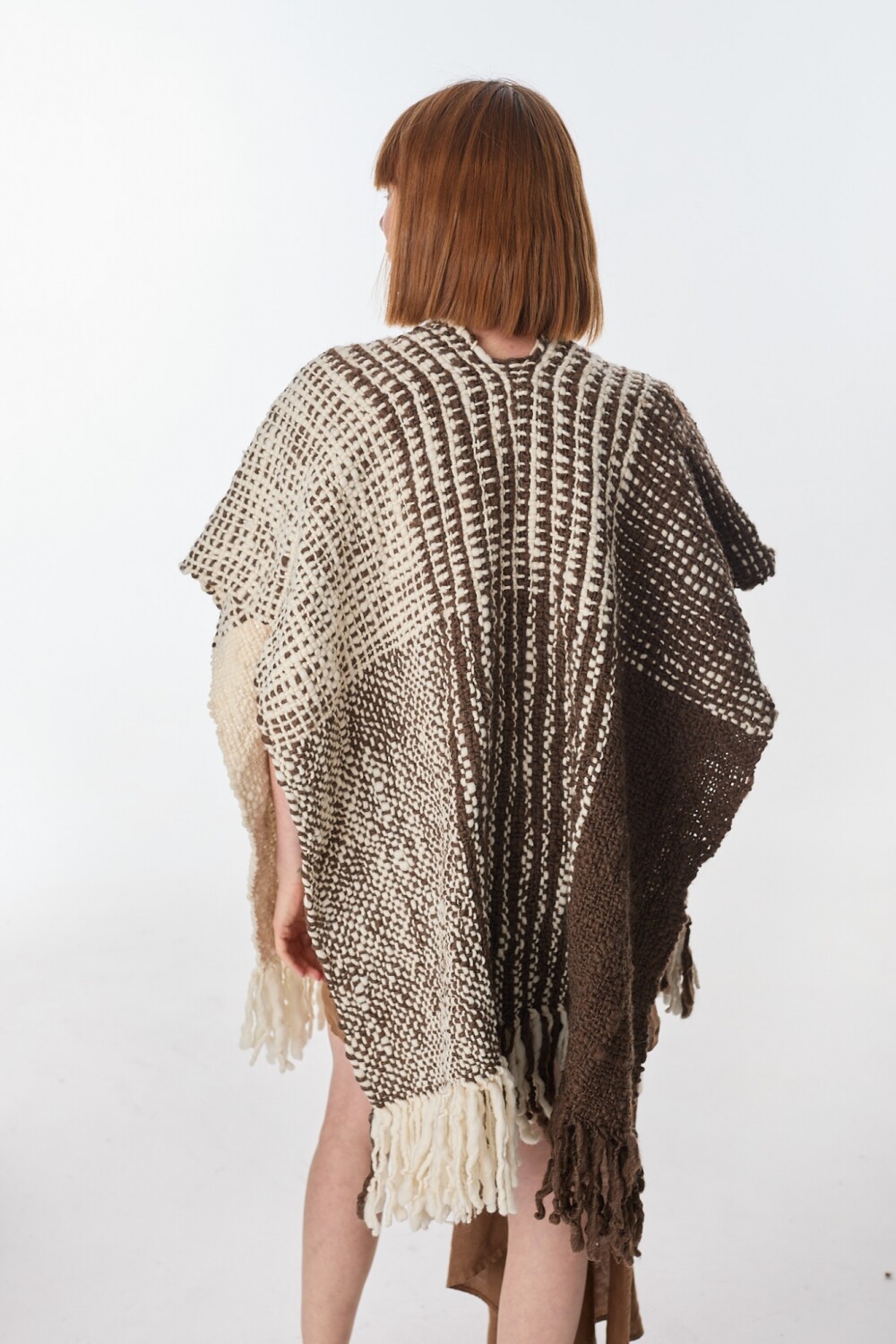 Waysar Ruana Ruana Cover - Crudo/Marron — PetraStore