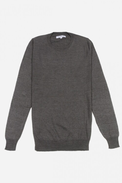 Sweater escote a la base GRIS OSCURO