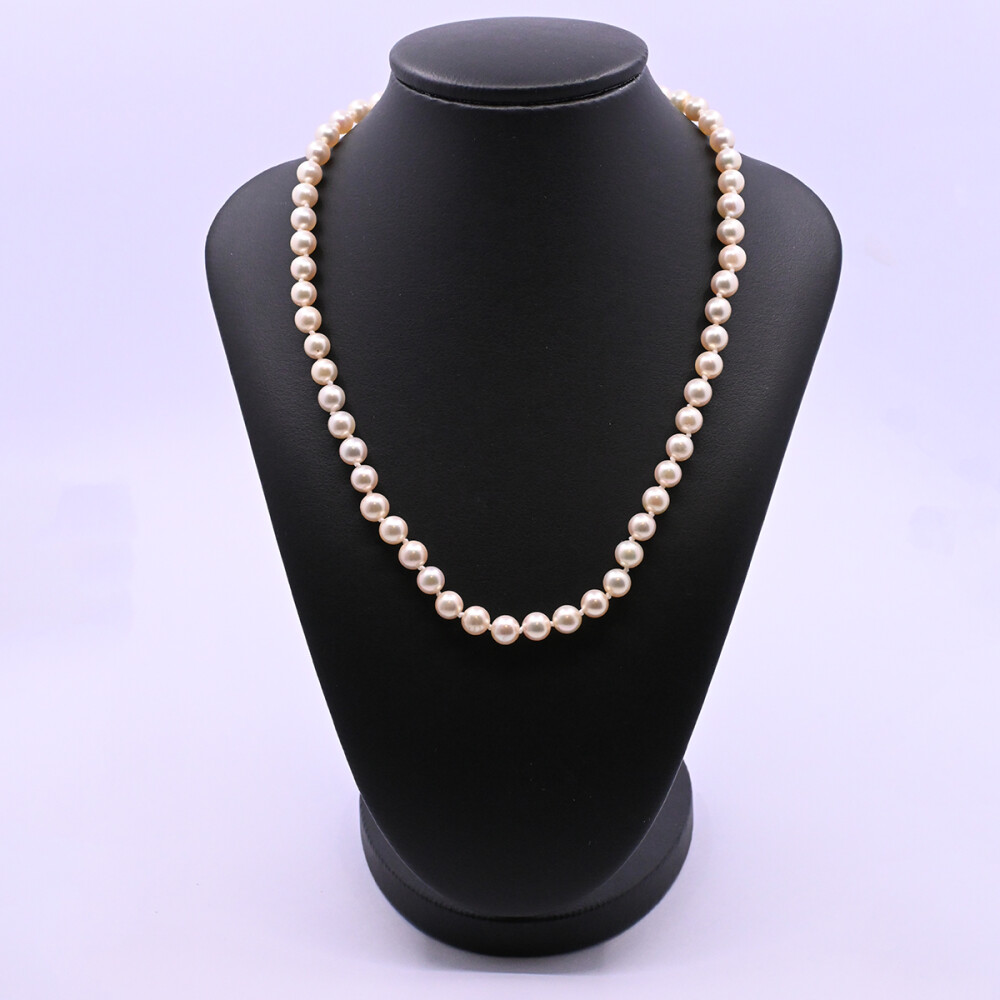 Collar perlas de cultivo y broche oro 18k 2 tonos y brillantes. Collar perlas de cultivo y broche oro 18k 2 tonos y brillantes.