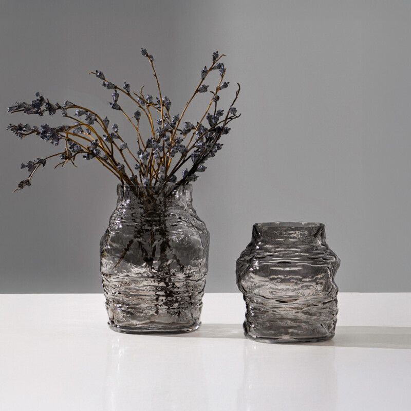 FLORERO VIDRIO LABRADO 14.5x14.5x22CM GRIS FLORERO VIDRIO LABRADO 14.5x14.5x22CM GRIS