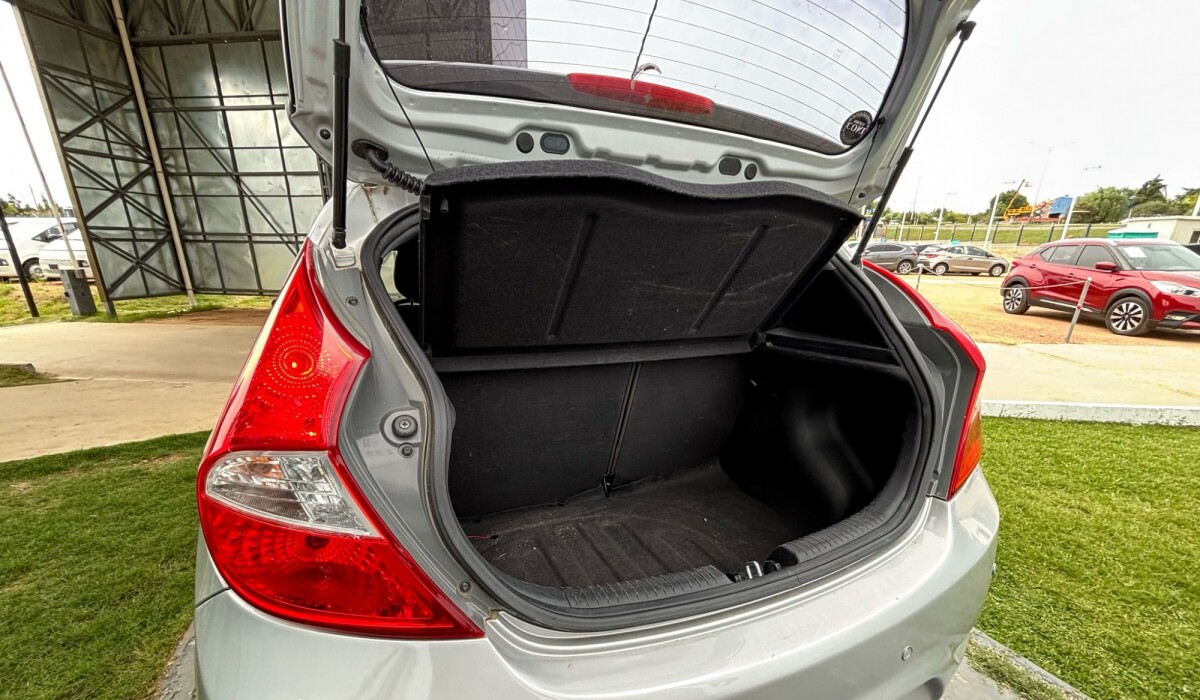 Hyundai Accent 1.4 GL - 2014 Hyundai Accent 1.4 GL - 2014