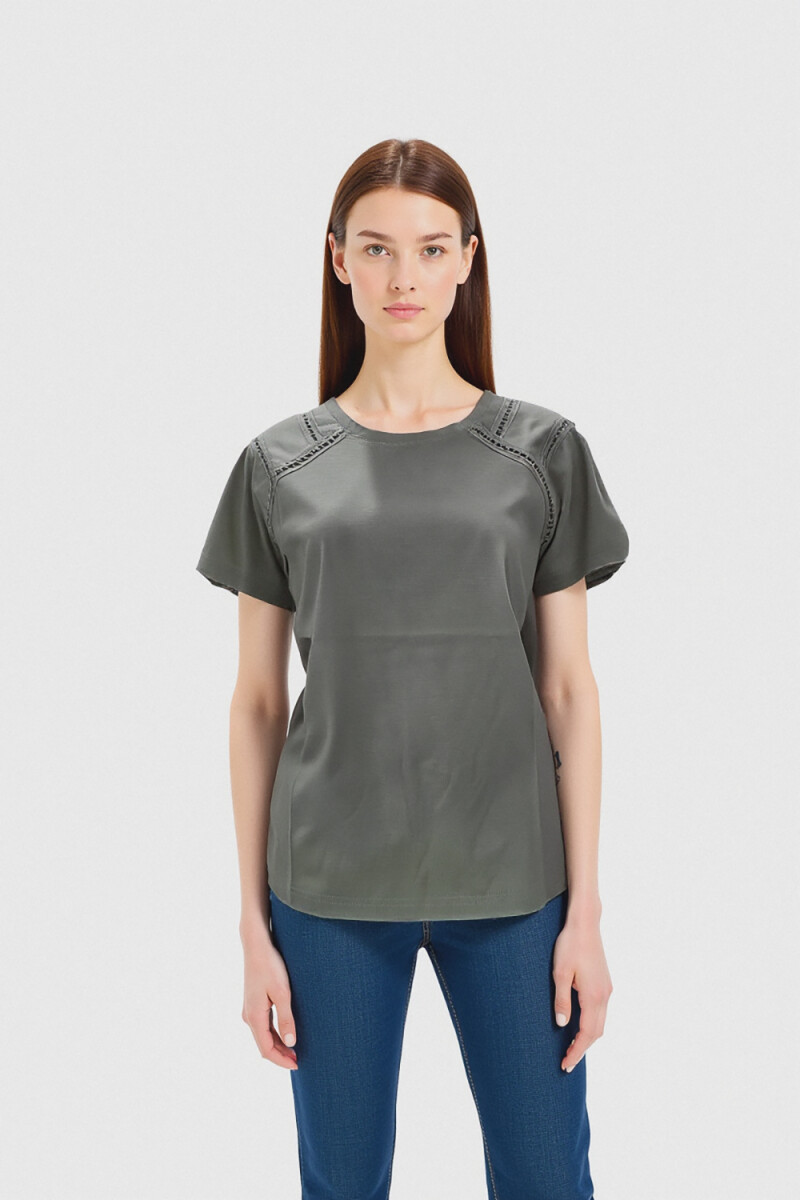 Remera Lugoj - Verde Grisaceo 