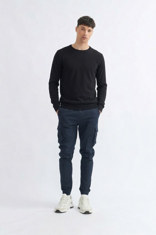 Sweater escote a la base NEGRO