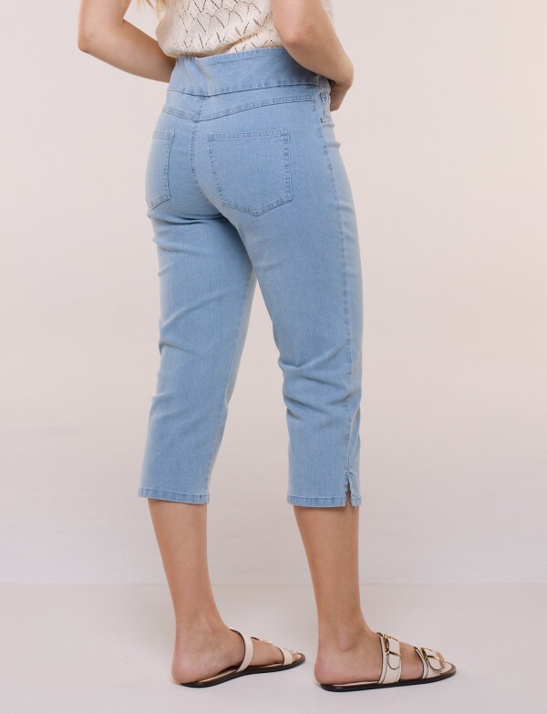 Capri Pull On Denim JEAN CLARO