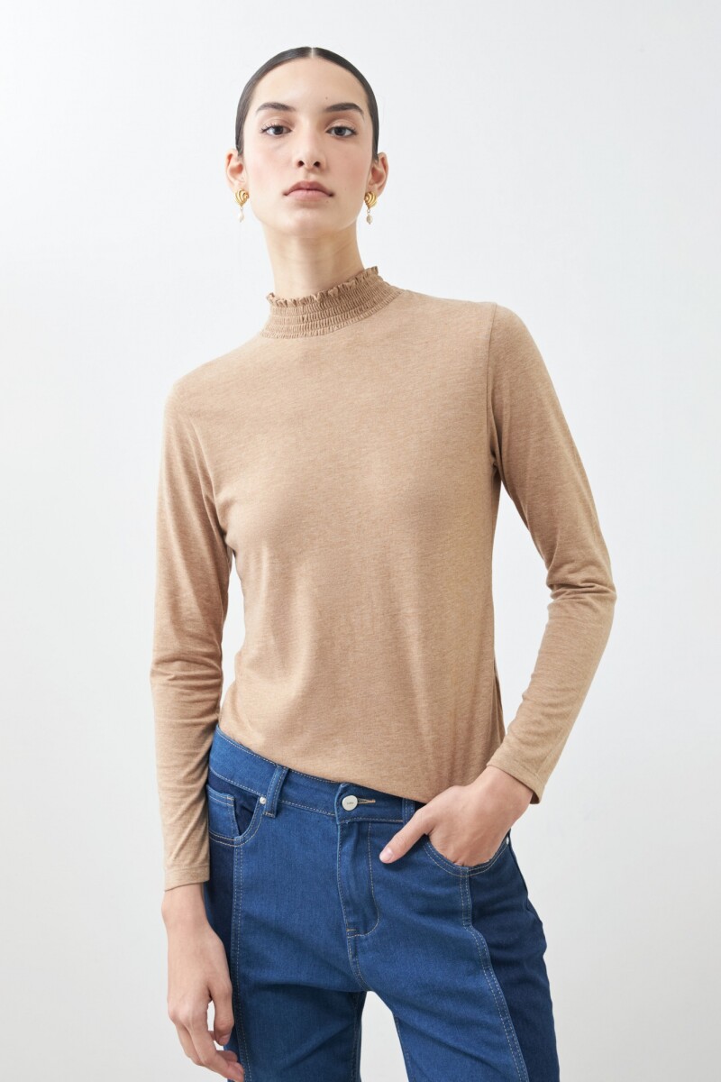 Media polera punto smock tostado melange