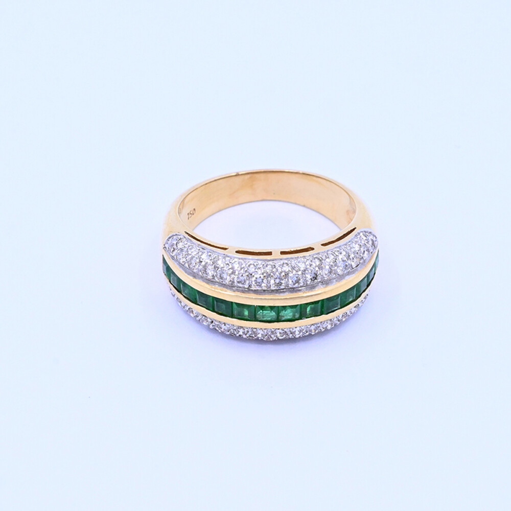 Anillo oro 18k con brillantes y esmeraldas. Anillo oro 18k con brillantes y esmeraldas.
