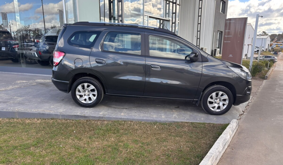 Chevrolet Spin LTZ AT 7Plz - 2016 Chevrolet Spin LTZ AT 7Plz - 2016