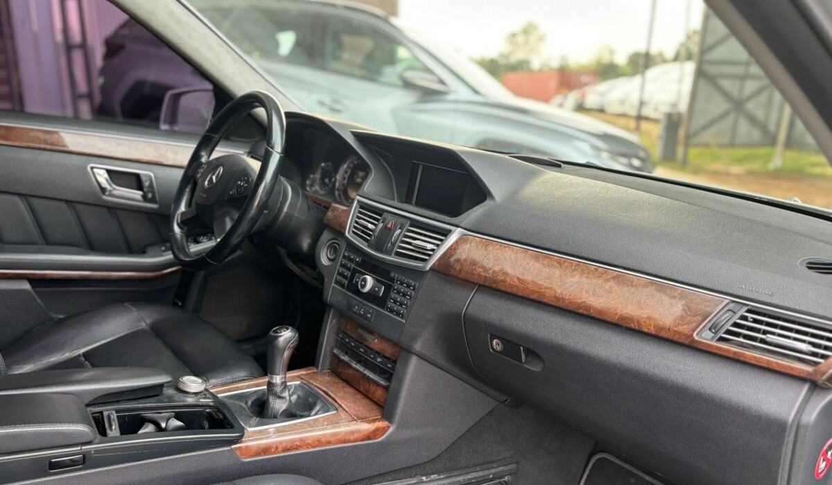 Mercedes Benz E200 CGI Berlina MT 1.8 -2012 Mercedes Benz E200 CGI Berlina MT 1.8 -2012