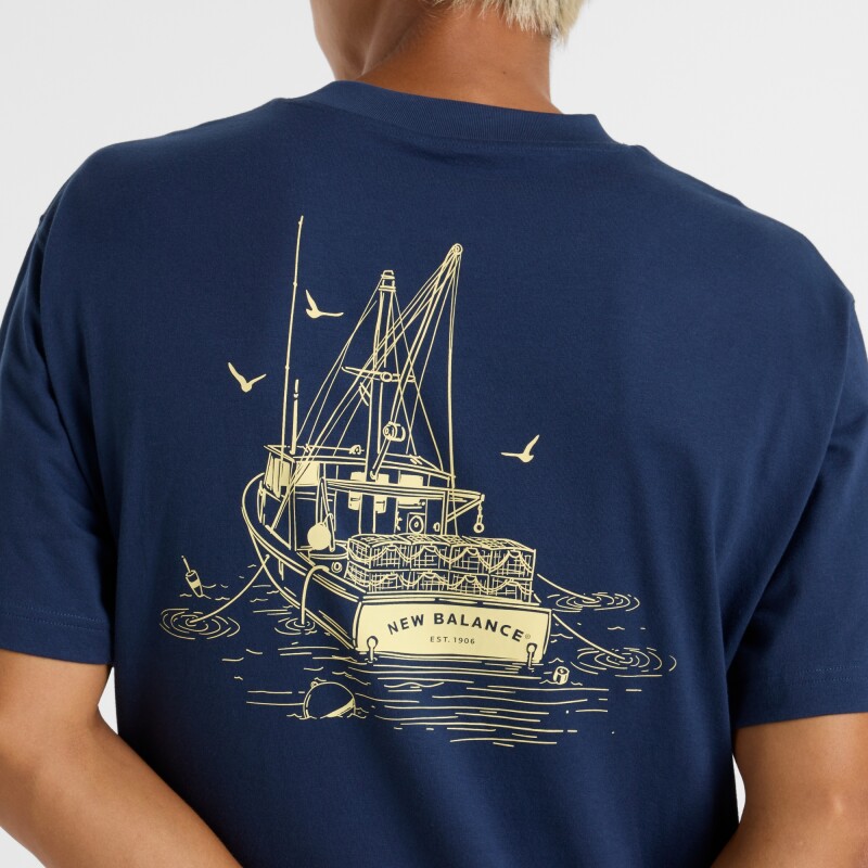 Remera New Balance de Hombre - Lobster Boat - MT51923NNY BLUE