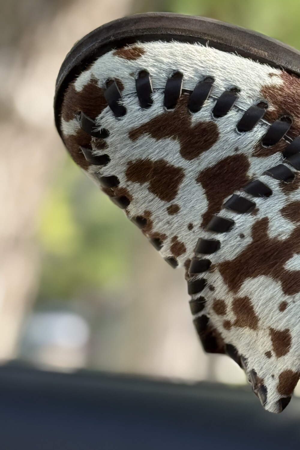 Mocasin Cowhide Chocolate