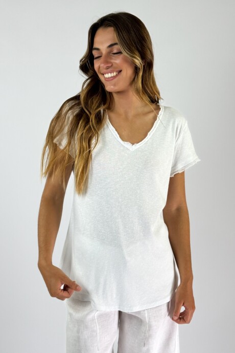 REMERA AKIRA Blanco