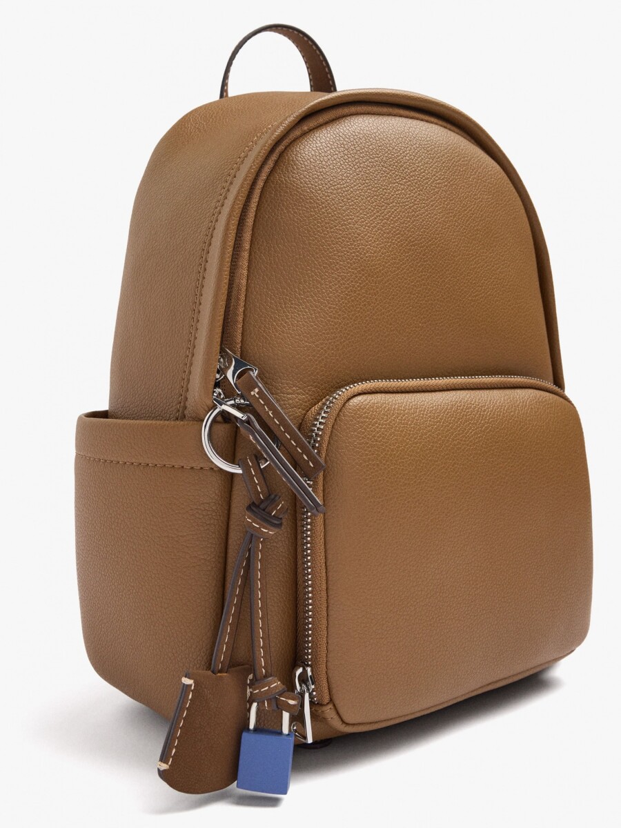 Mochila Básica Con Colgante camel