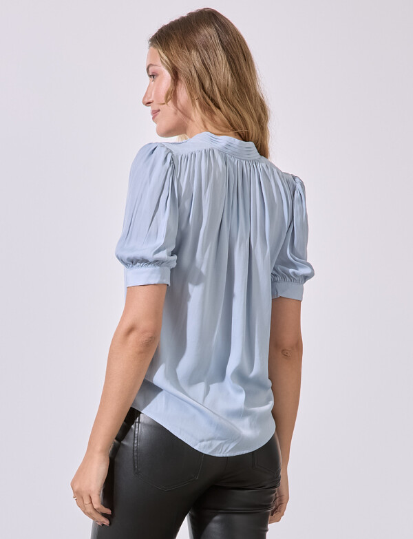 Blusa Saten Plisado CELESTE