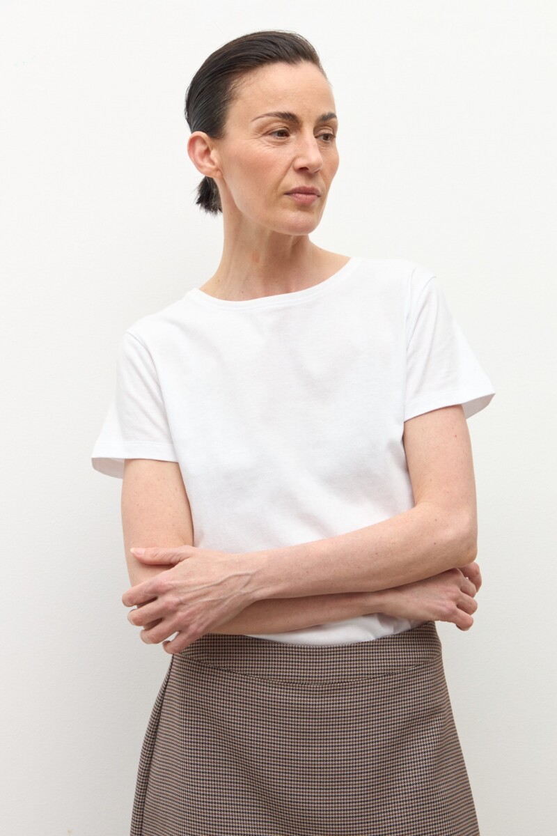 Remera escote a la base blanco