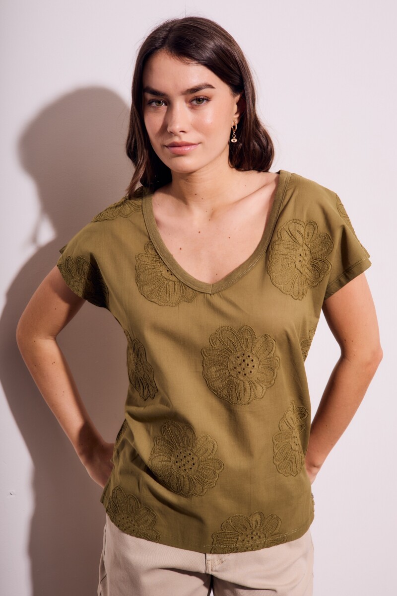 Remera Bordada Alodón Flame Oliva