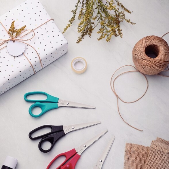 Tijera para costura 8" colores surtidos -TRAMONTINA TN8849