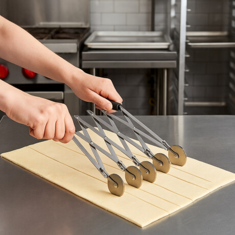 Corta Pastas Extensible 5 Ruedas de Acero Inoxidable Corta Pastas Extensible 5 Ruedas de Acero Inoxidable