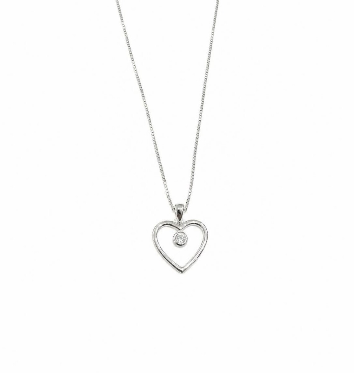 Cadena con colgante corazón con zirconia al centro 