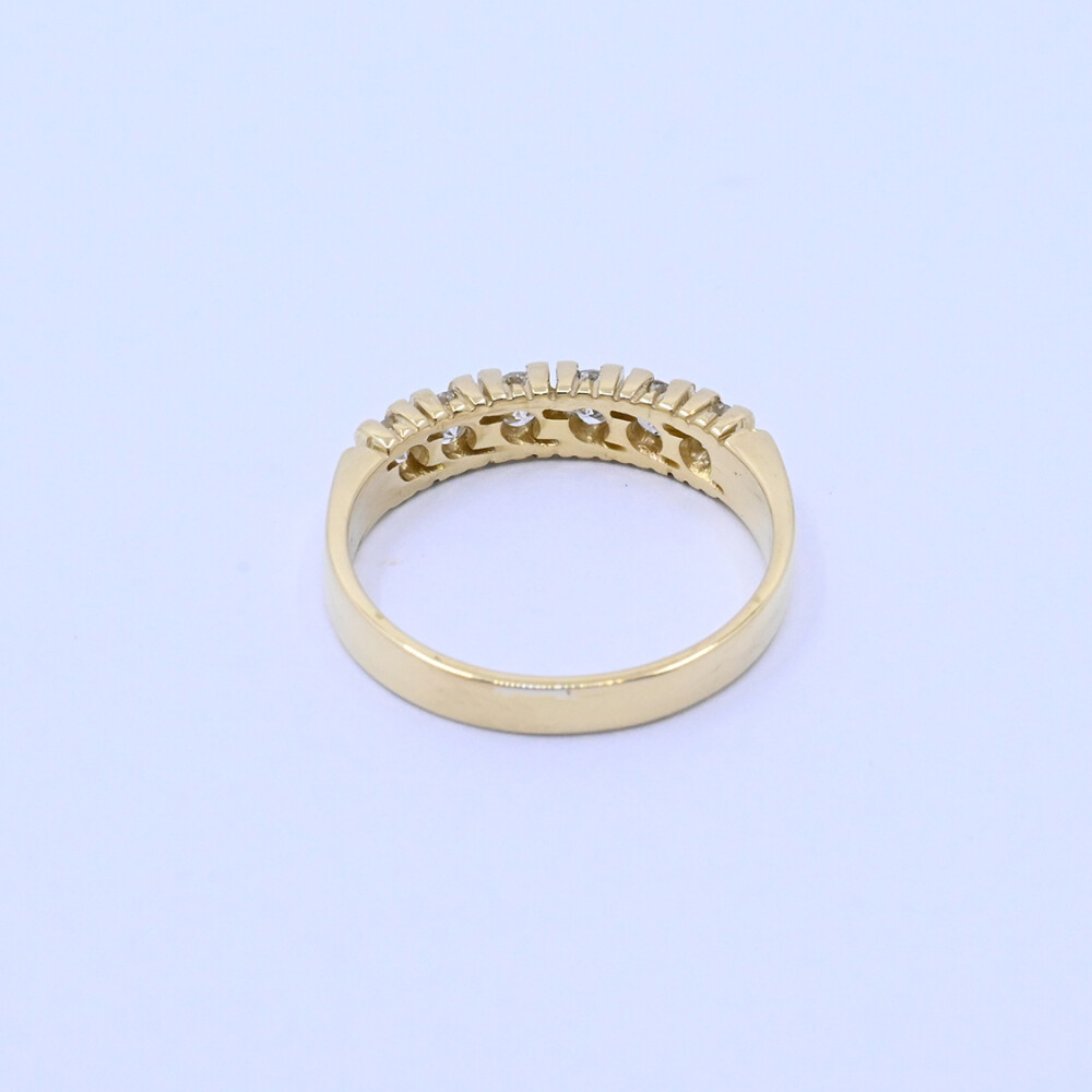 Anillo medio sin fin oro 18k amarillo con brillantes engarce 4 puntas. Anillo medio sin fin oro 18k amarillo con brillantes engarce 4 puntas.