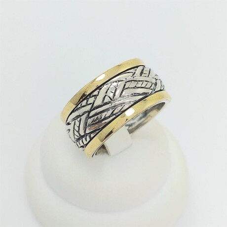 Anillo de plata 925 con filetes en double de oro 18 ktes. Anillo de plata 925 con filetes en double de oro 18 ktes.