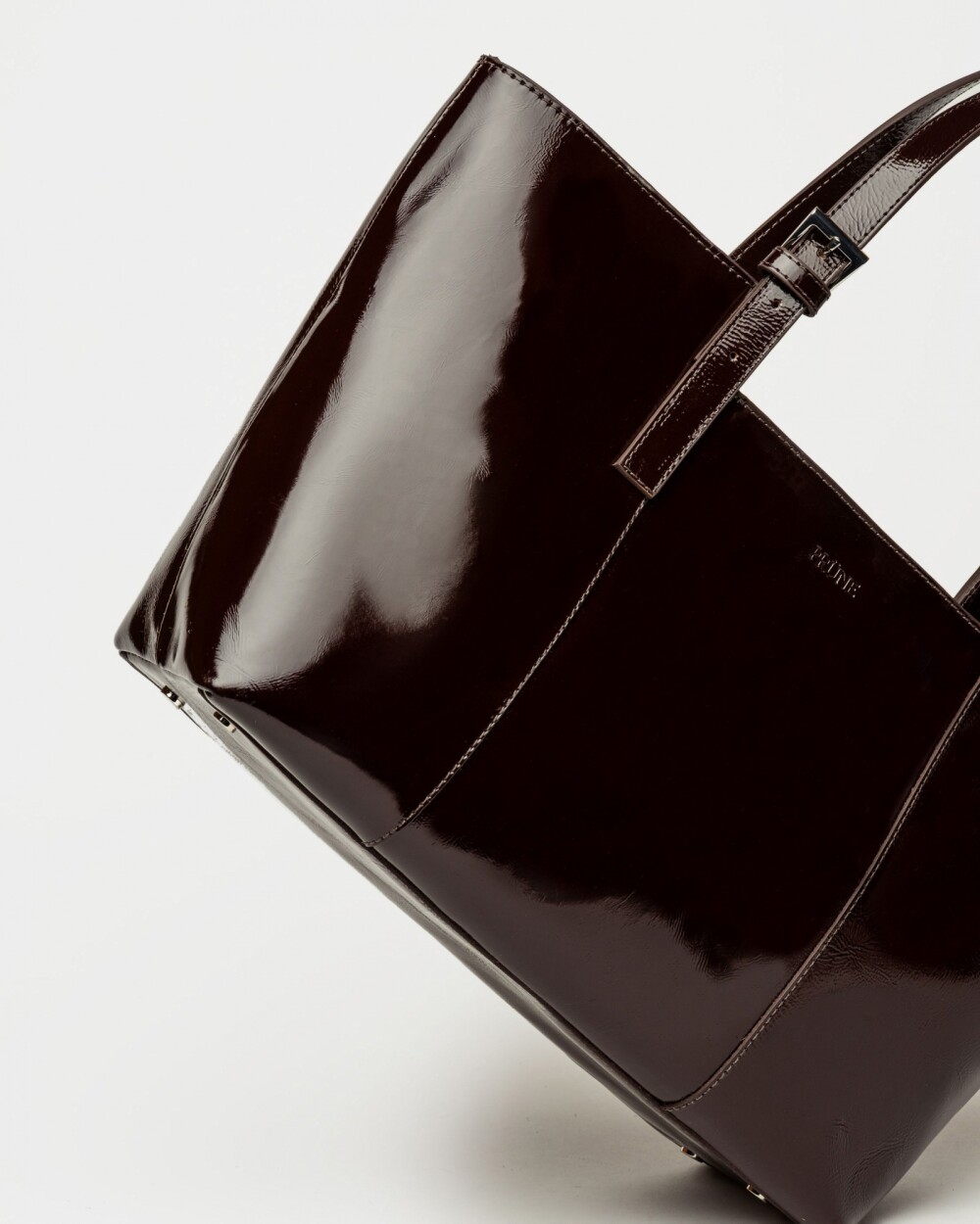Bolso The Icon en cuero charol arrugado Red Tabaco