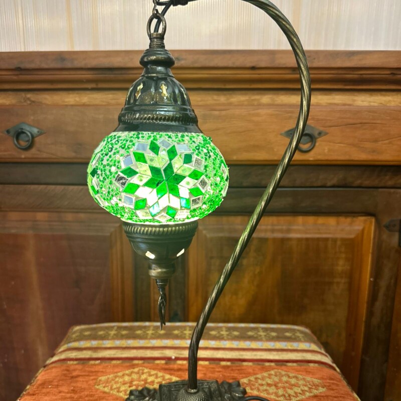 Lámpara vitraux de mesa cuello de cisne verde TM12 Modelo 3
