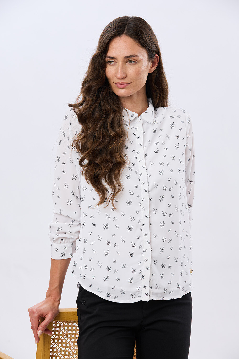 BLUSA ESTAMPADA Hojas Negra