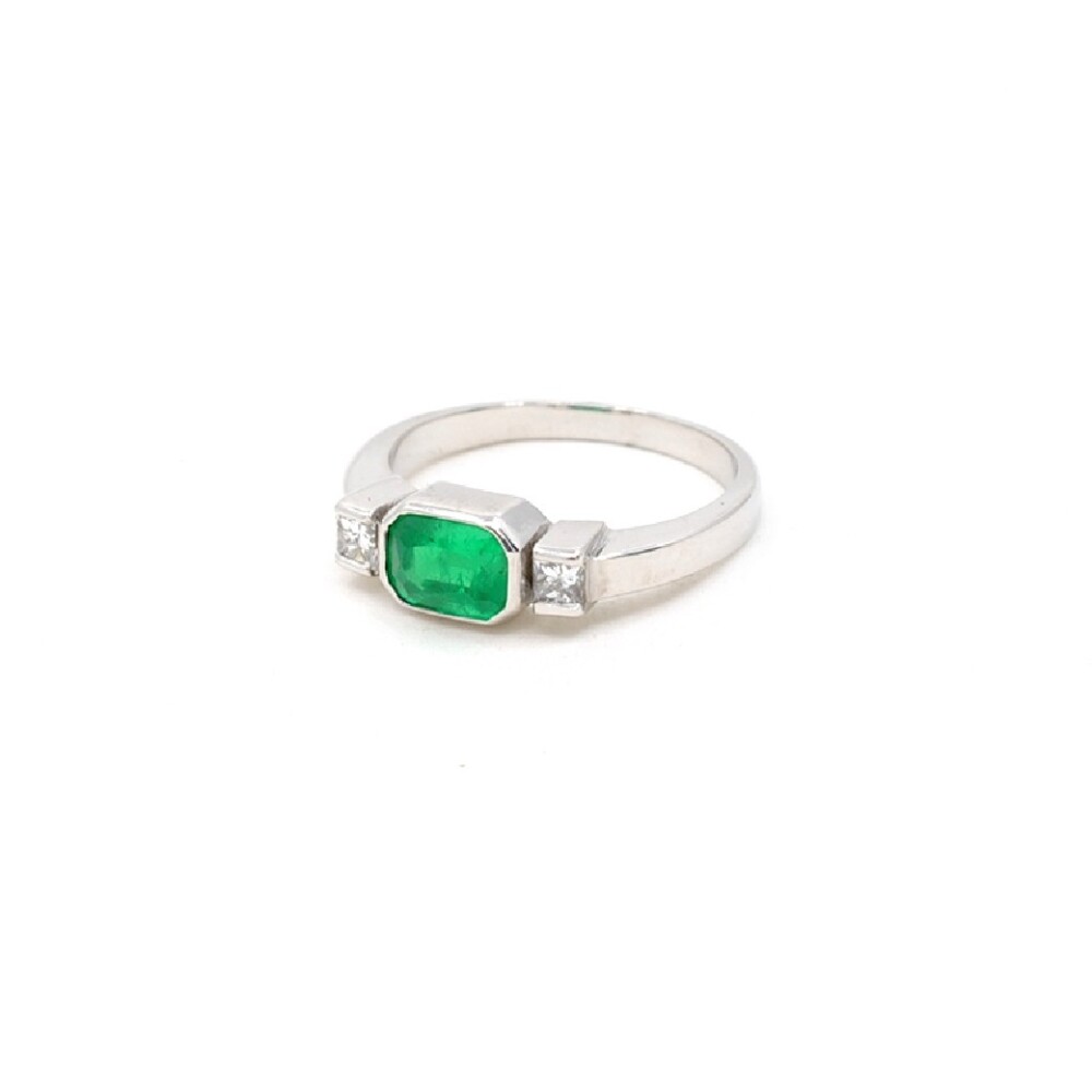 Anillo En Oro 18K, Brillantes Y Esmeralda Anillo En Oro 18K, Brillantes Y Esmeralda