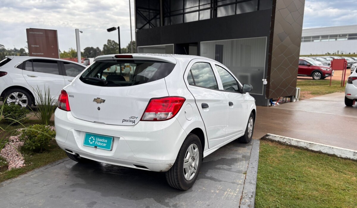 Chevrolet Onix Joy LT 1.0 - 2018 Chevrolet Onix Joy LT 1.0 - 2018