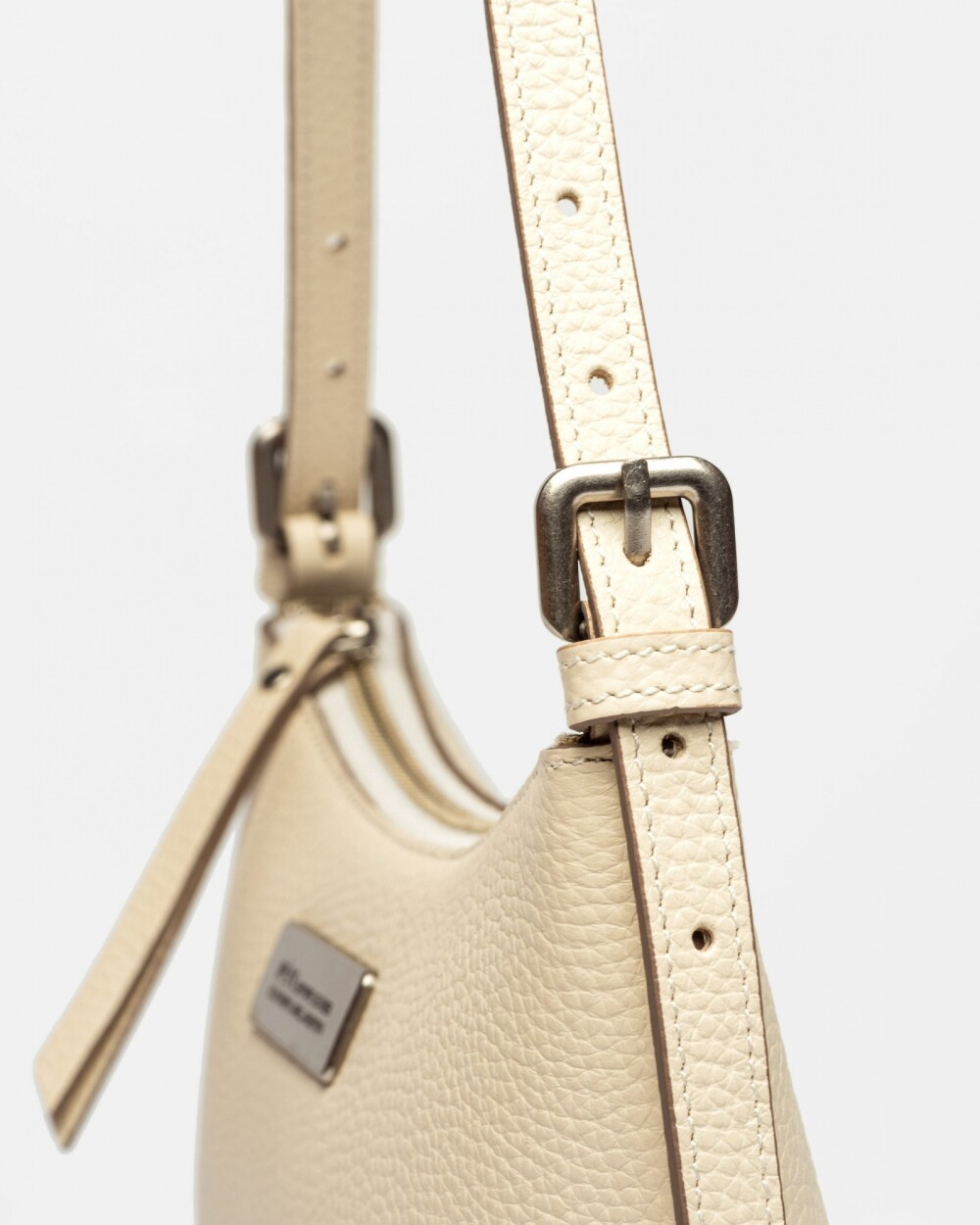 Cartera al hombro Mia en cuero graneado Cotton
