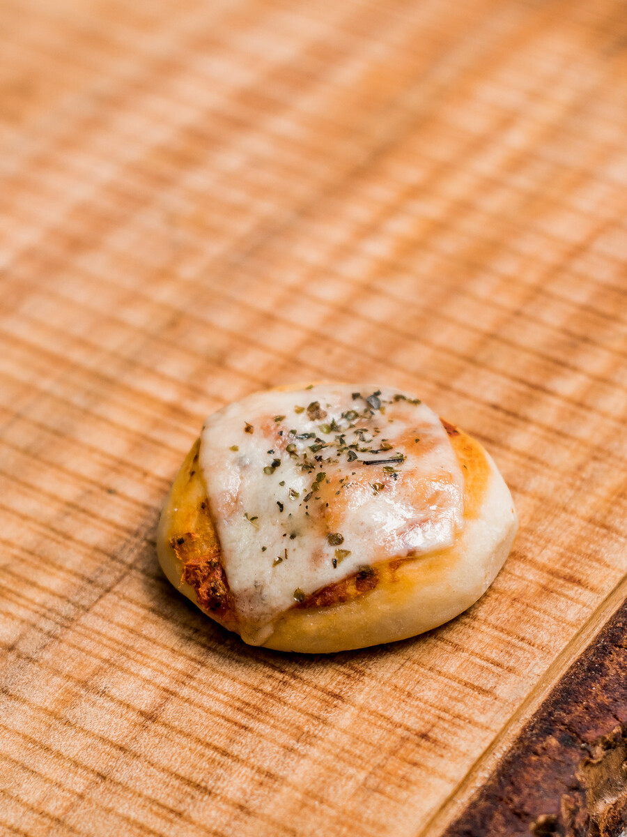 Mini pizzetitas con muzzarella Mini pizzetitas con muzzarella