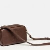 Bandolera New Eterial en Cuero Graneado Chocolate