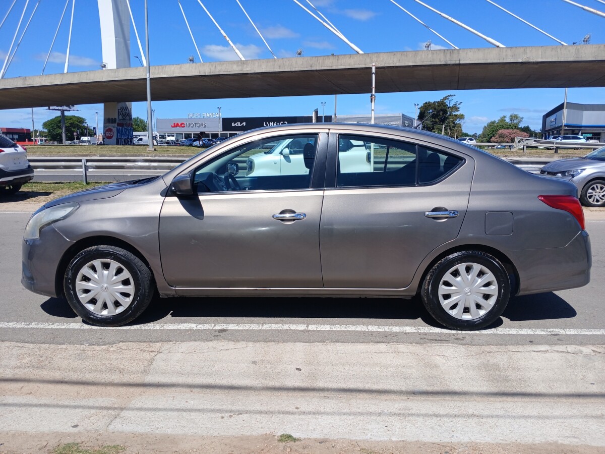 Nissan Versa Drive 1.6 Extra Full | Permuta / Financia Nissan Versa Drive 1.6 Extra Full | Permuta / Financia