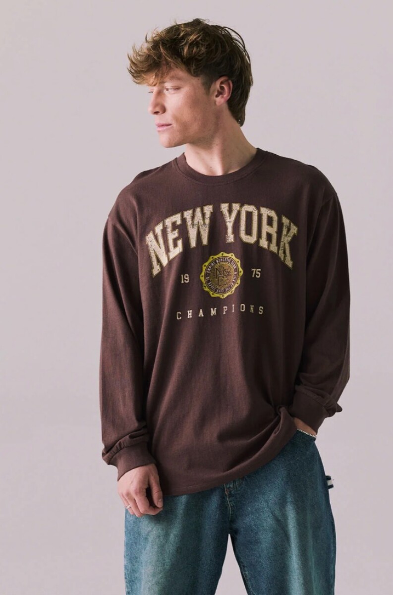 REMERA DE MANGA LARGA NEW YORK 